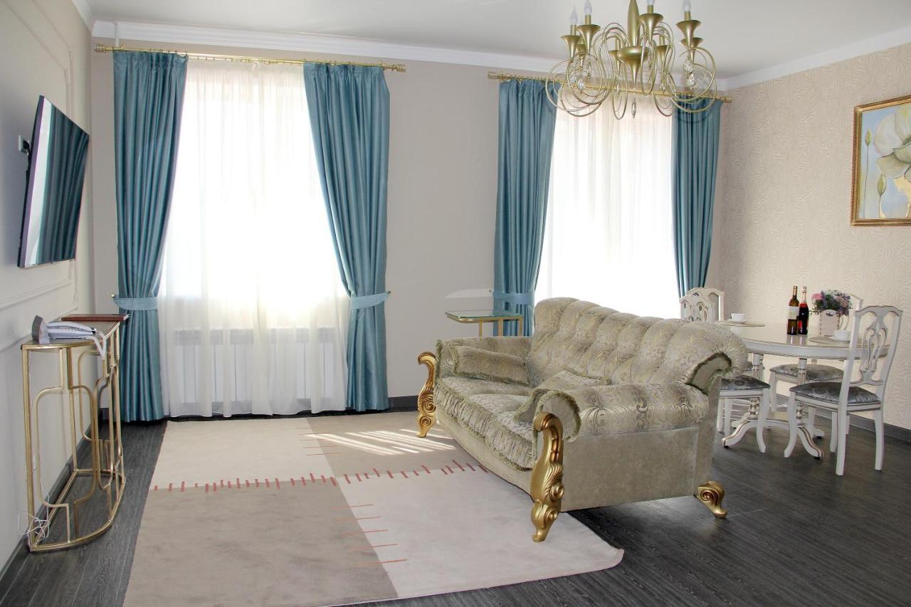 Golden Park Hotel بافلودار المظهر الخارجي الصورة