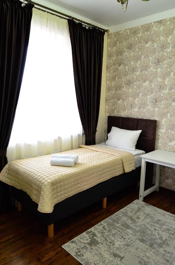 Golden Park Hotel بافلودار المظهر الخارجي الصورة