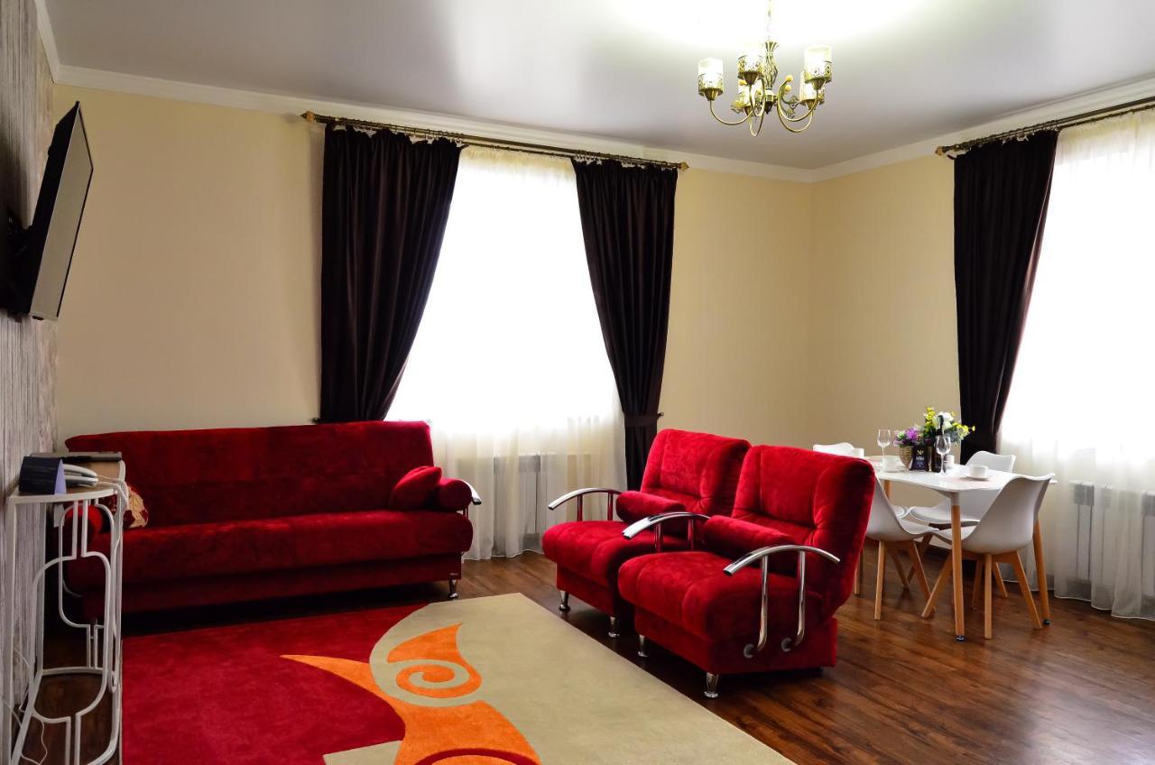Golden Park Hotel بافلودار المظهر الخارجي الصورة