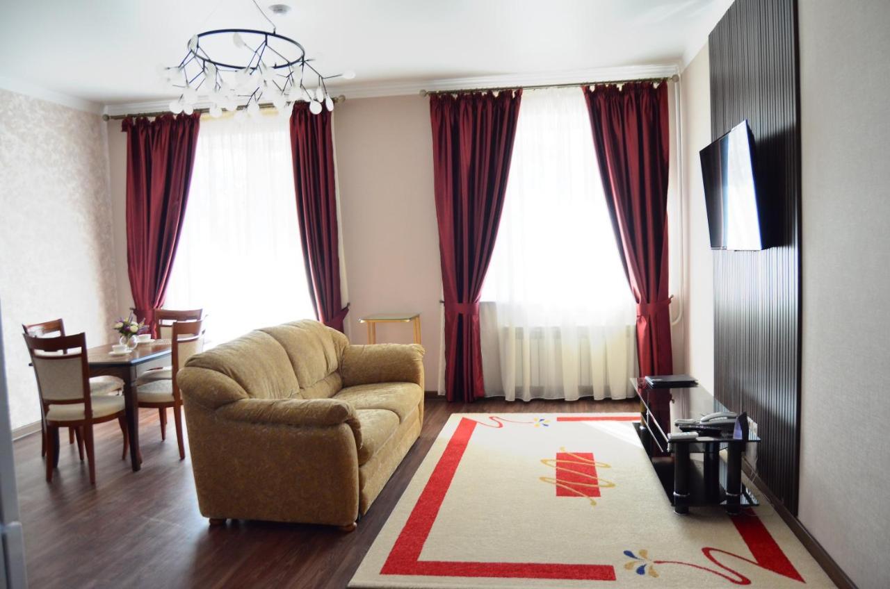 Golden Park Hotel بافلودار المظهر الخارجي الصورة