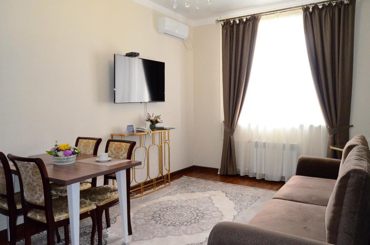 Golden Park Hotel بافلودار المظهر الخارجي الصورة