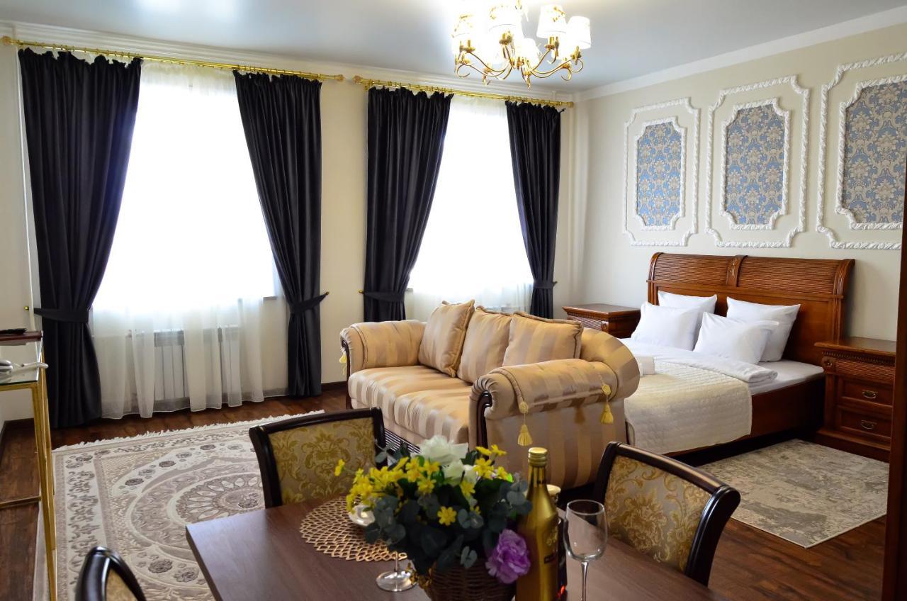 Golden Park Hotel بافلودار المظهر الخارجي الصورة